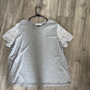 Universal Thread Gray Tee with sequence sleeves